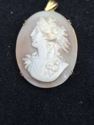Cameo Pendant by Drew’s of Whanganui NZ (With Valuation)