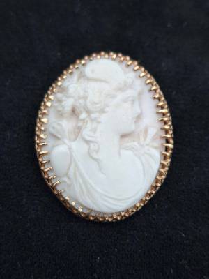 14ct Gold Shell Cameo Brooch (With Valuation)