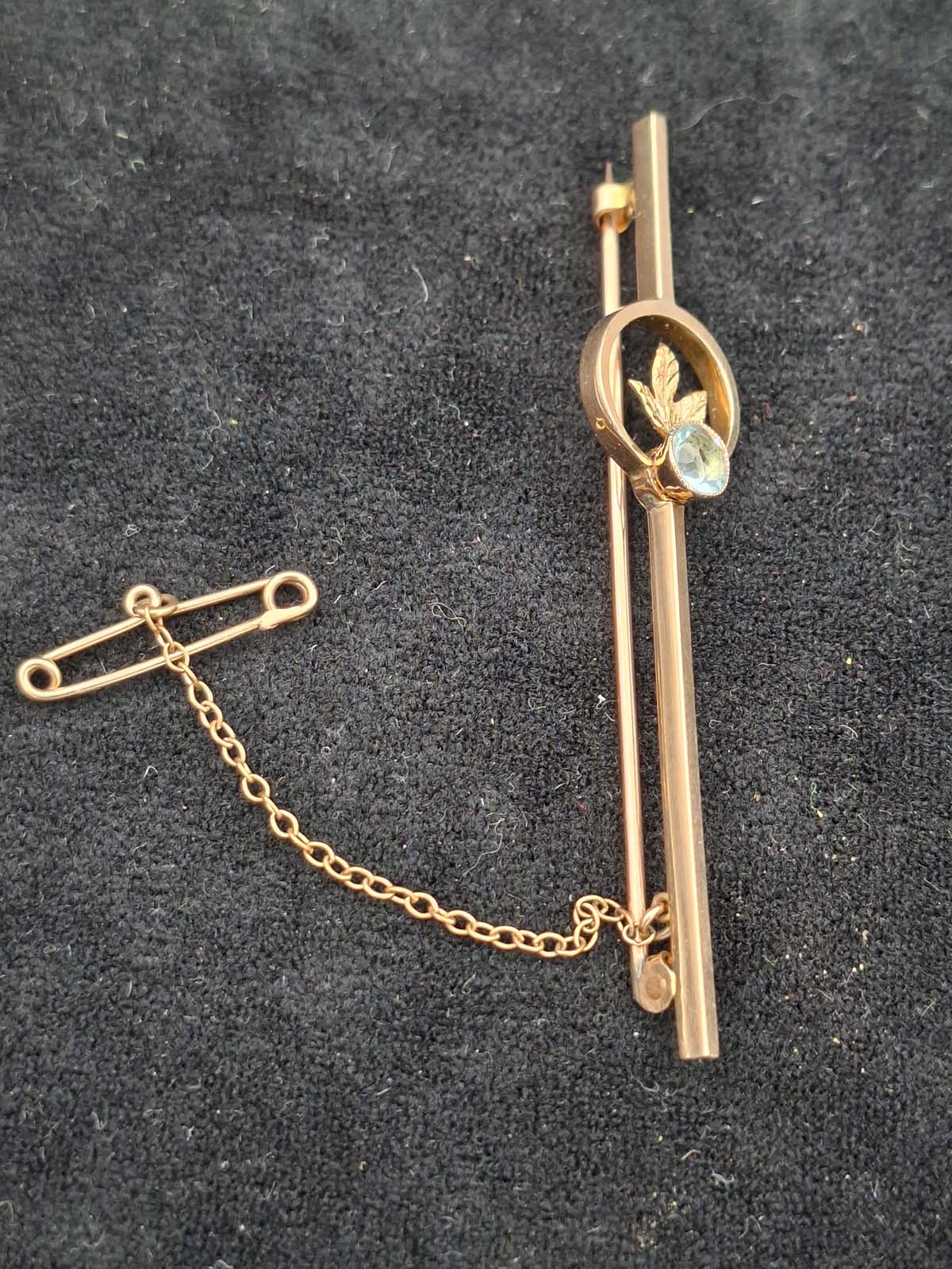15ct Gold Glass Bar Brooch (With Valuation) - Image 4