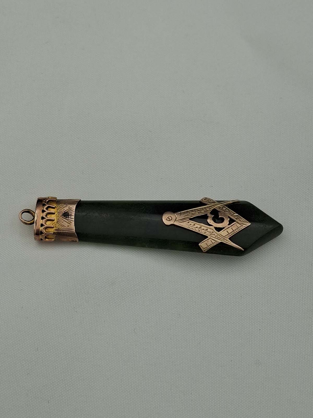 9ct Gold Masonic Greenstone Pendant - Image 2