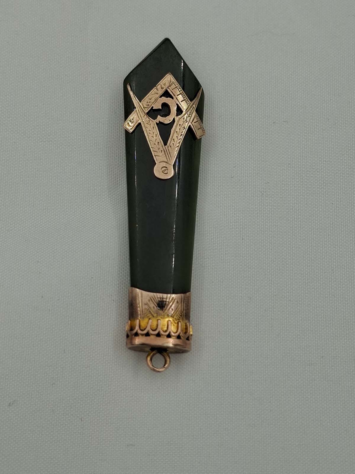 9ct Gold Masonic Greenstone Pendant - Image 3