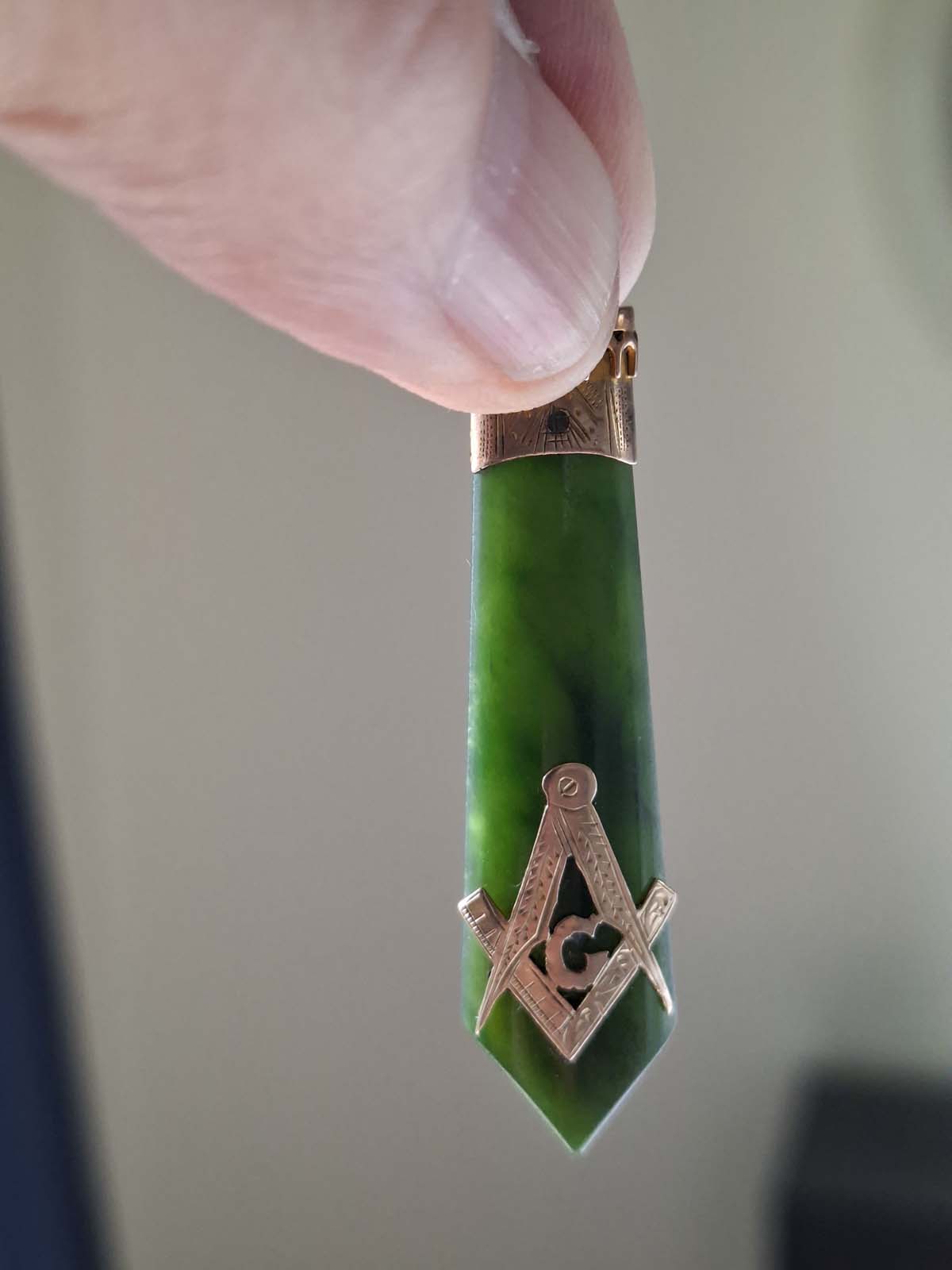 9ct Gold Masonic Greenstone Pendant - Image 8