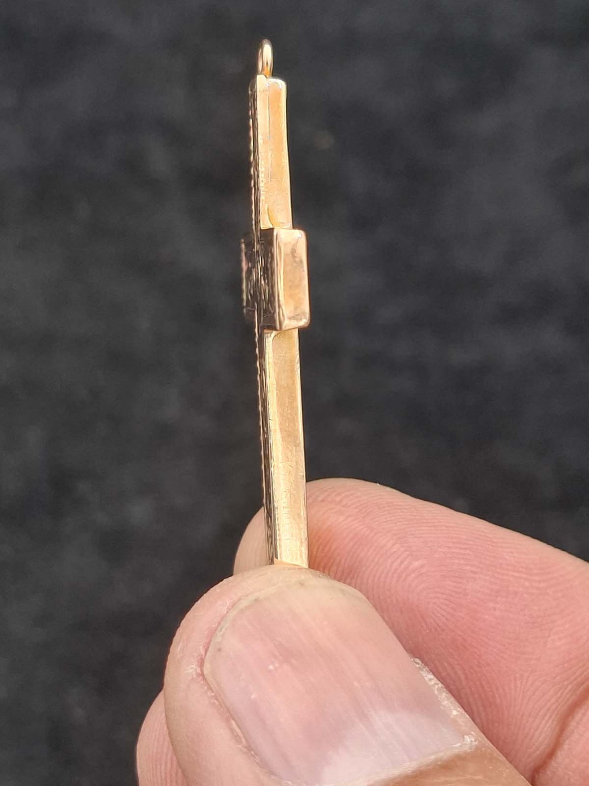 9ct Hollow Gold Cross Pendant - Image 7