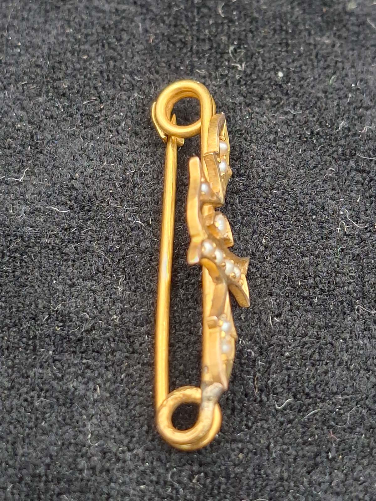 10ct Gold and Seed Pearl Letter “F” Brooch - Image 2