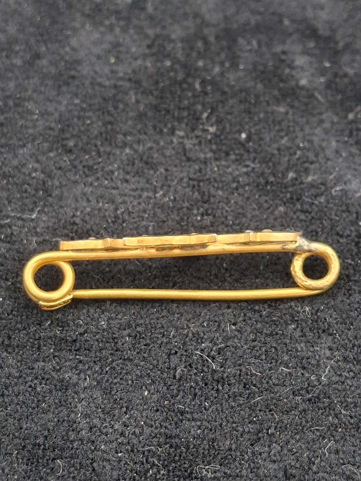 10ct Gold and Seed Pearl Letter “F” Brooch - Image 3