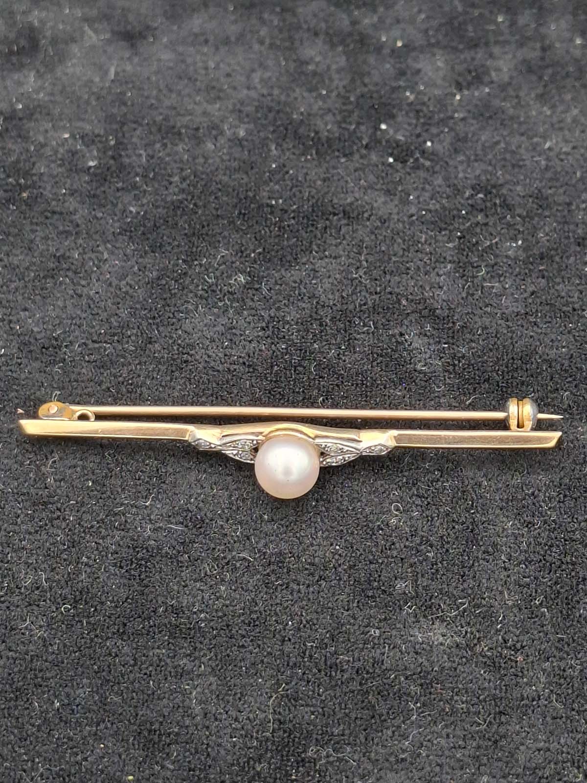 9ct Gold Akoya Cultured Pearl & Diamond Bar Brooch (With Valuation)