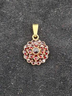 14ct Gold Garnet Cluster Pendant