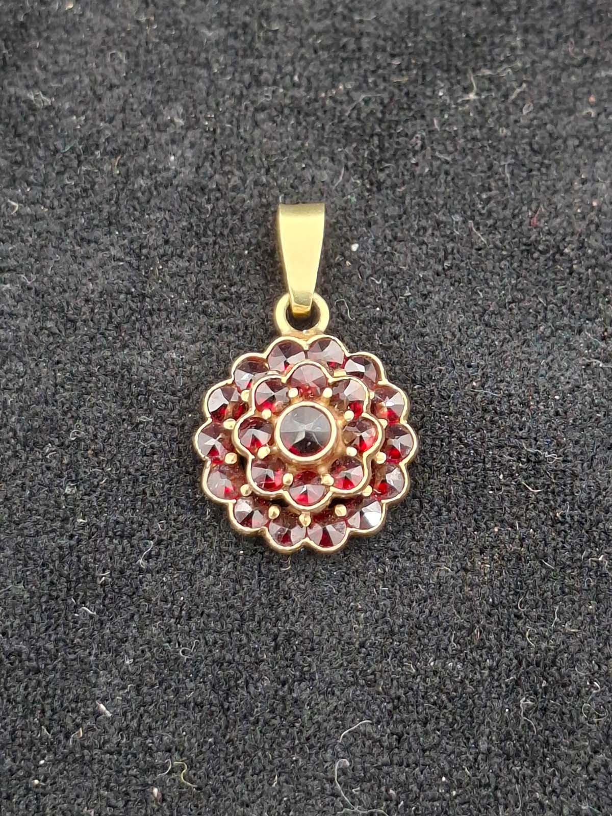 14ct Gold Garnet Cluster Pendant