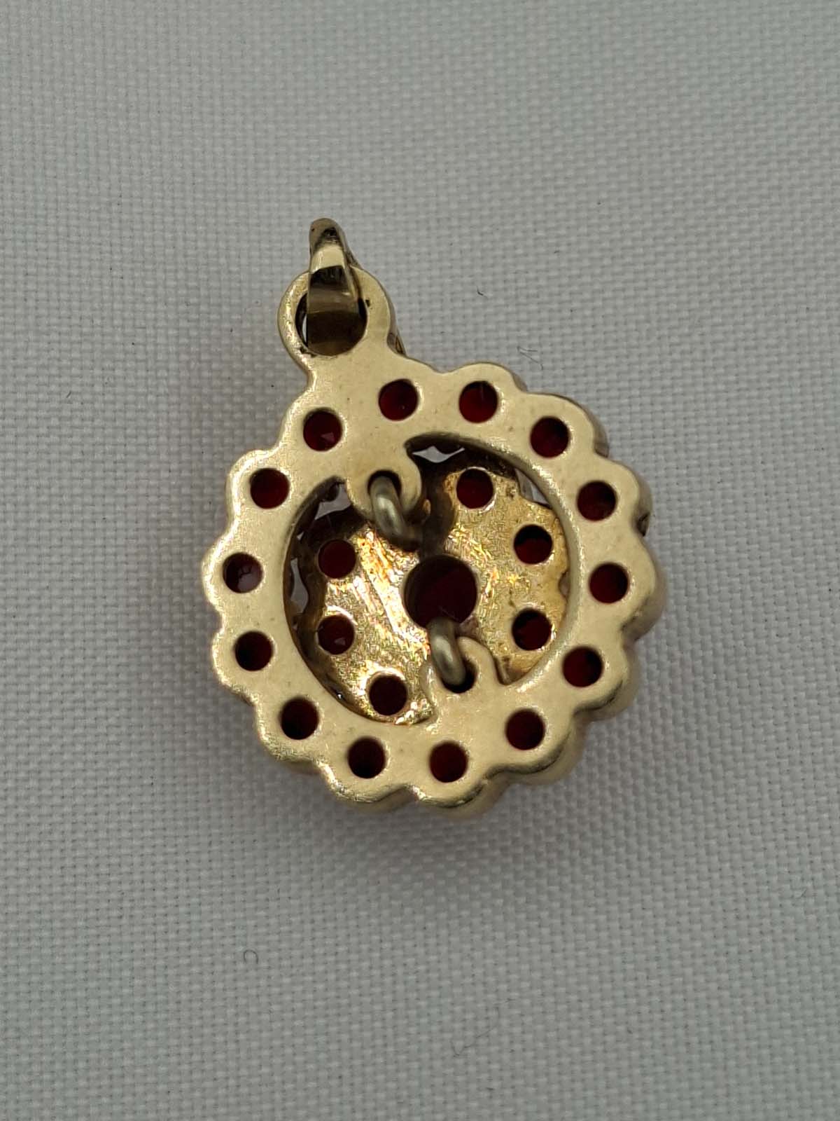 14ct Gold Garnet Cluster Pendant - Image 2