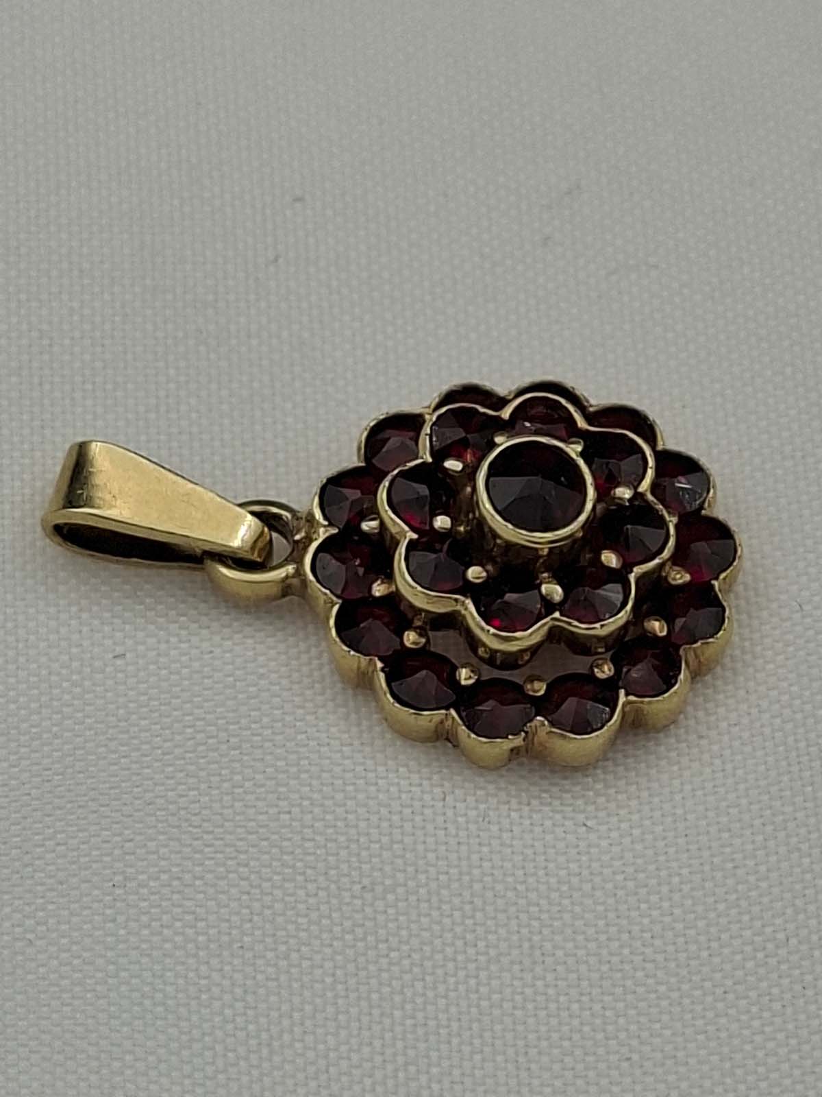 14ct Gold Garnet Cluster Pendant - Image 4