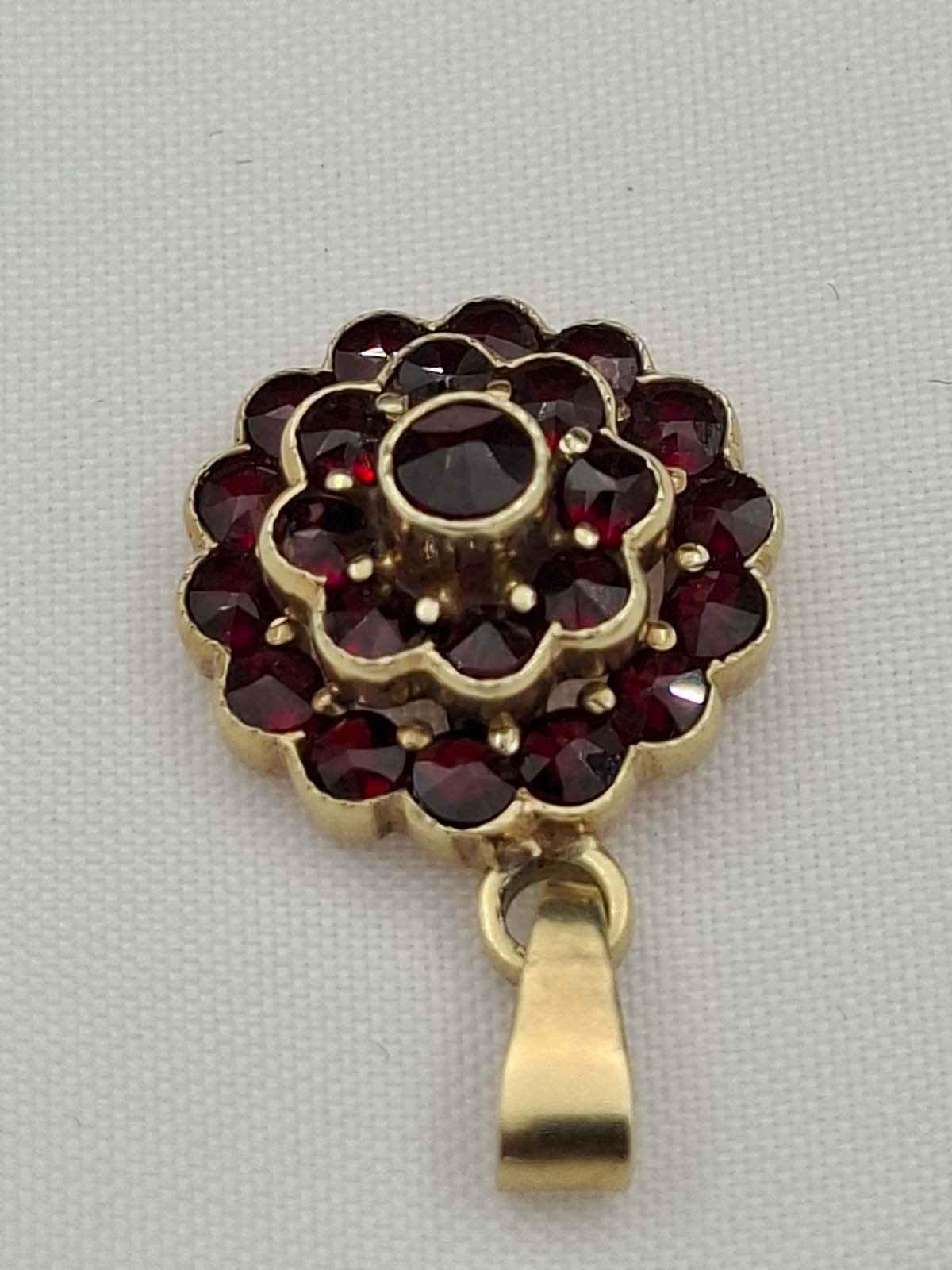 14ct Gold Garnet Cluster Pendant - Image 5