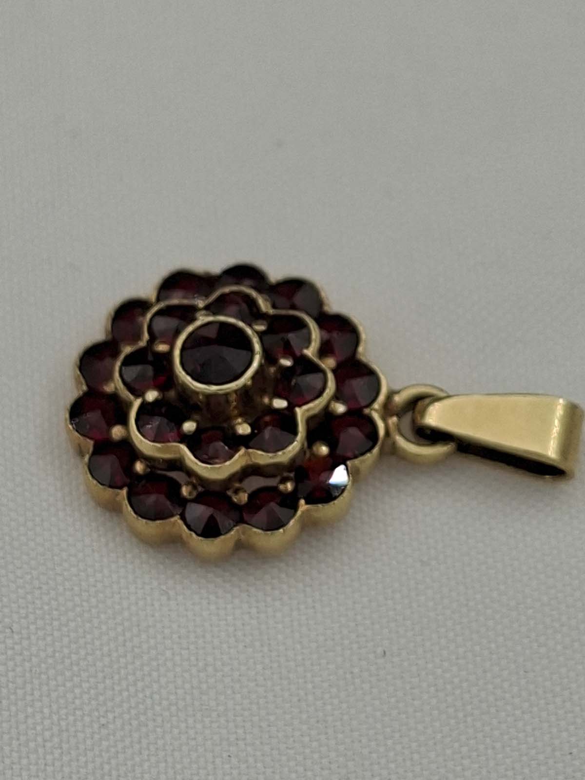 14ct Gold Garnet Cluster Pendant - Image 6