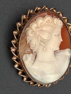 9ct Gold Cameo Brooch
