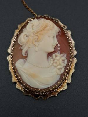 9ct Gold Cameo Brooch