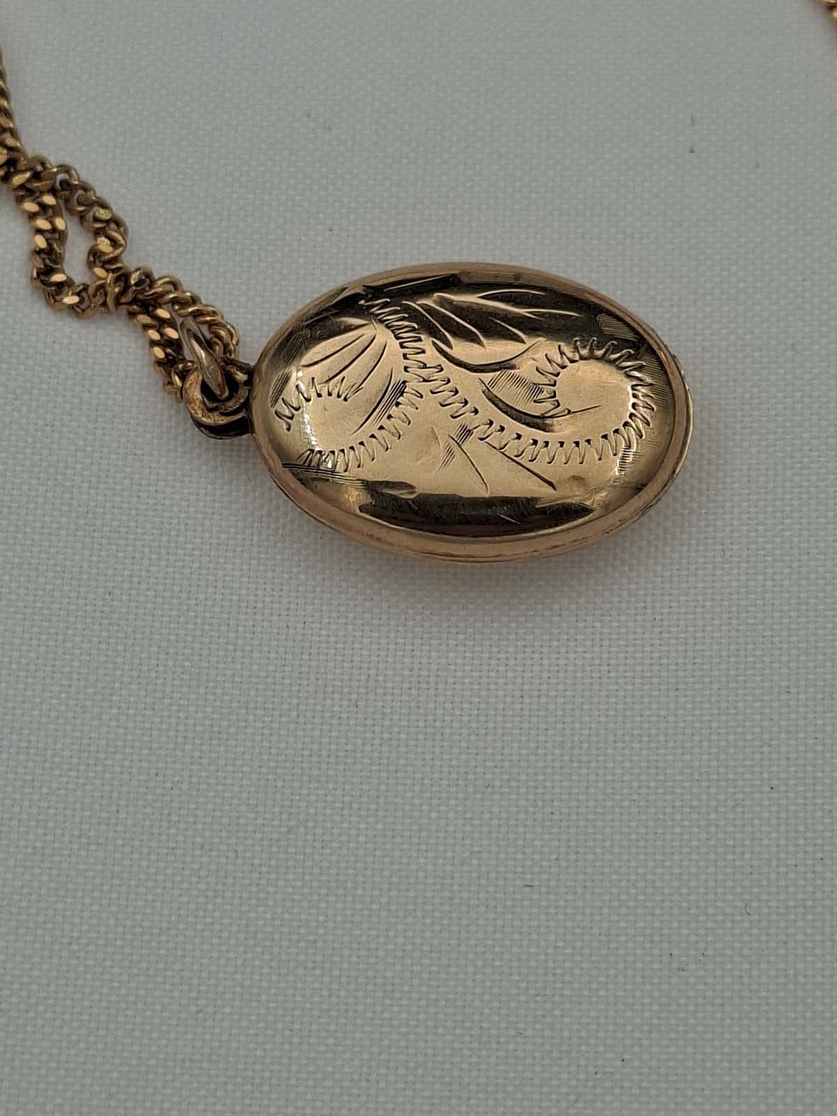 9ct Gold Double Sided Locket & Chain - Image 4