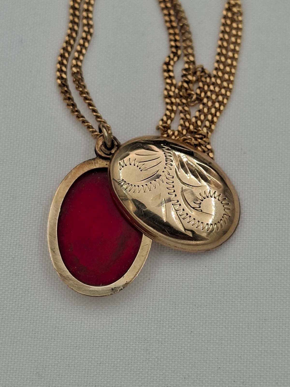 9ct Gold Double Sided Locket & Chain - Image 5