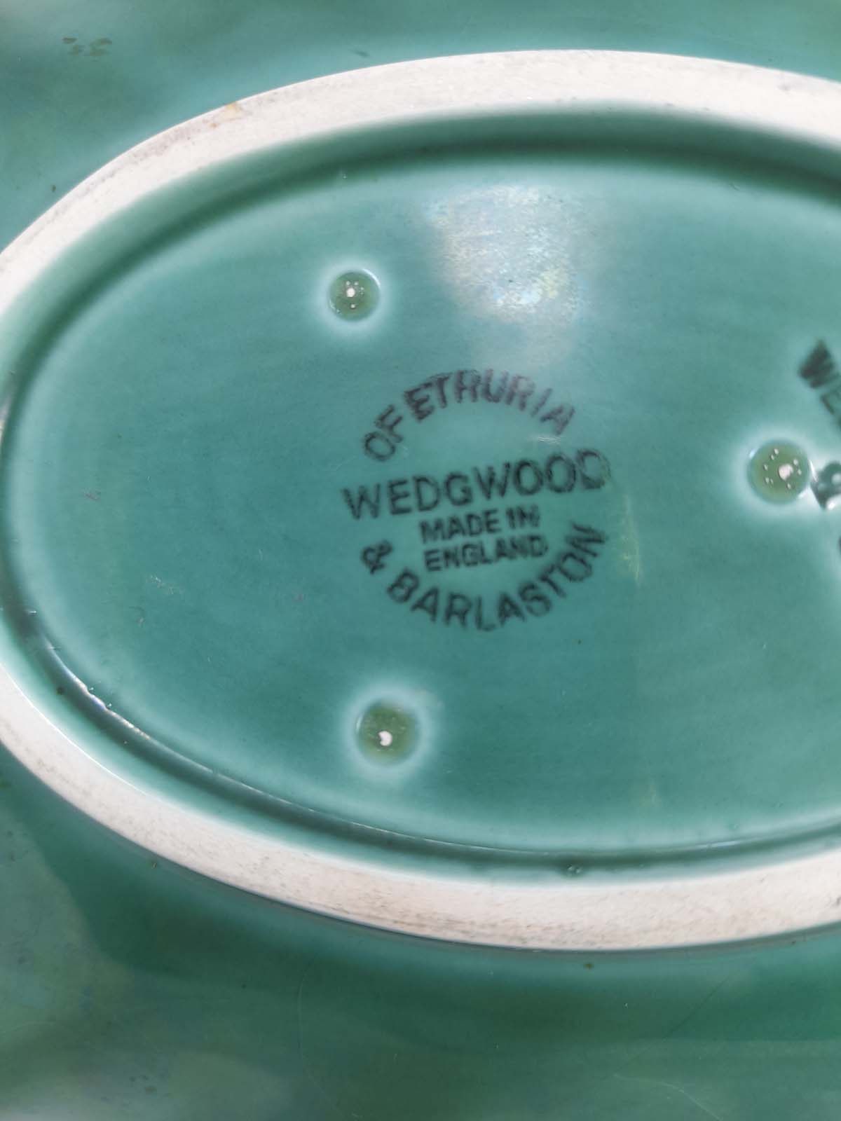 Wedgwood Green Majolica Dish - Image 5
