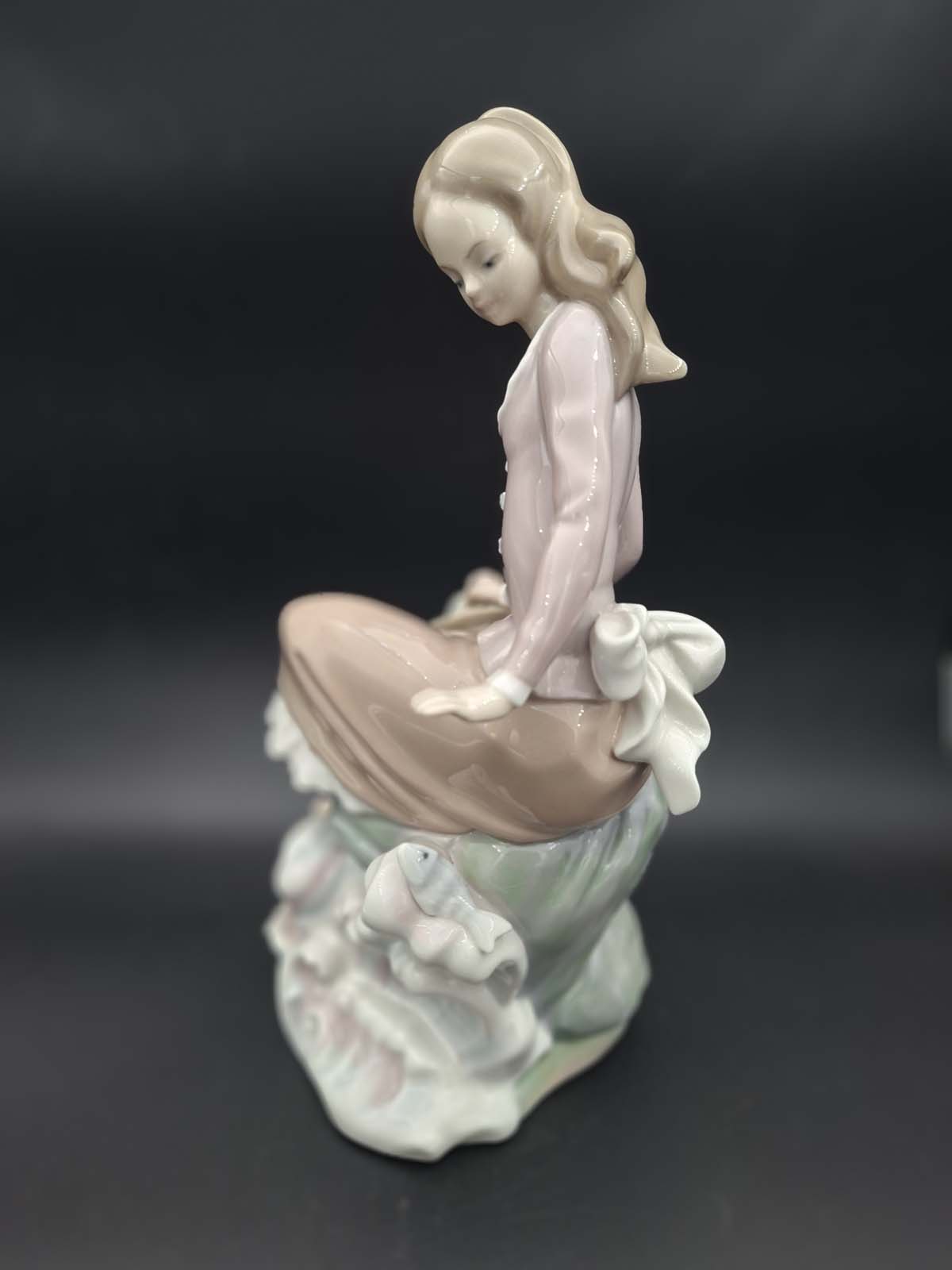 A Lladro Figurine Called “At the Seaside” - Image 4