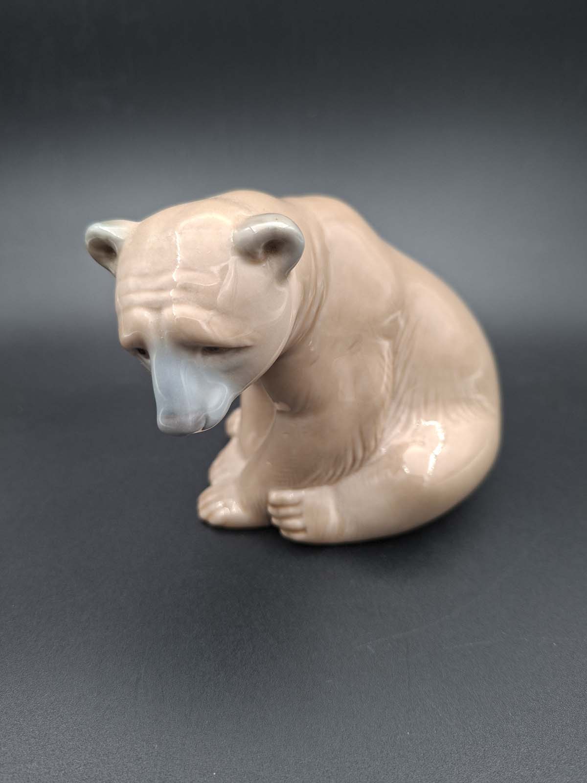 Lladro Bear Seated Polar Bear No. 1209