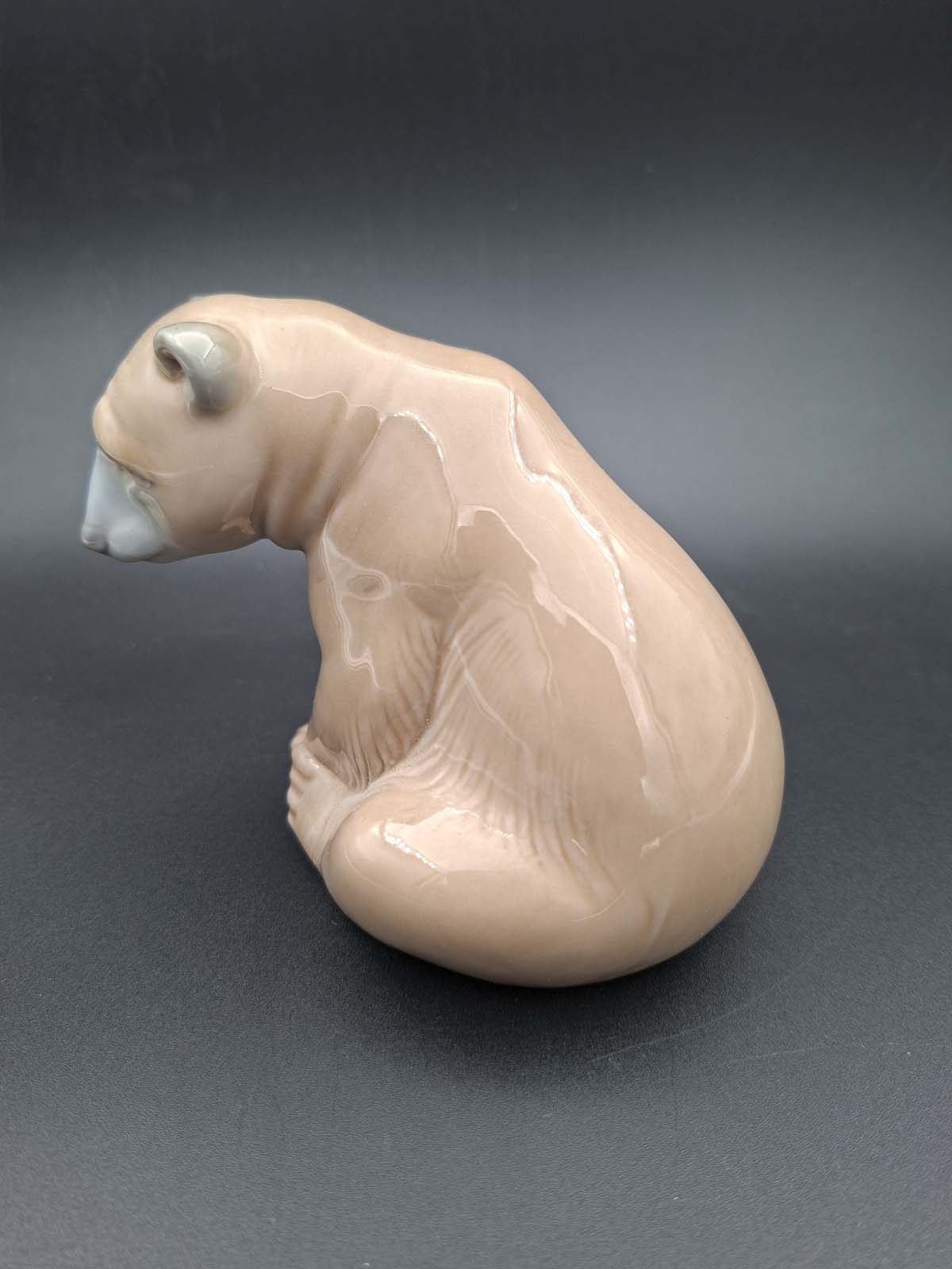 Lladro Bear Seated Polar Bear No. 1209 - Image 5