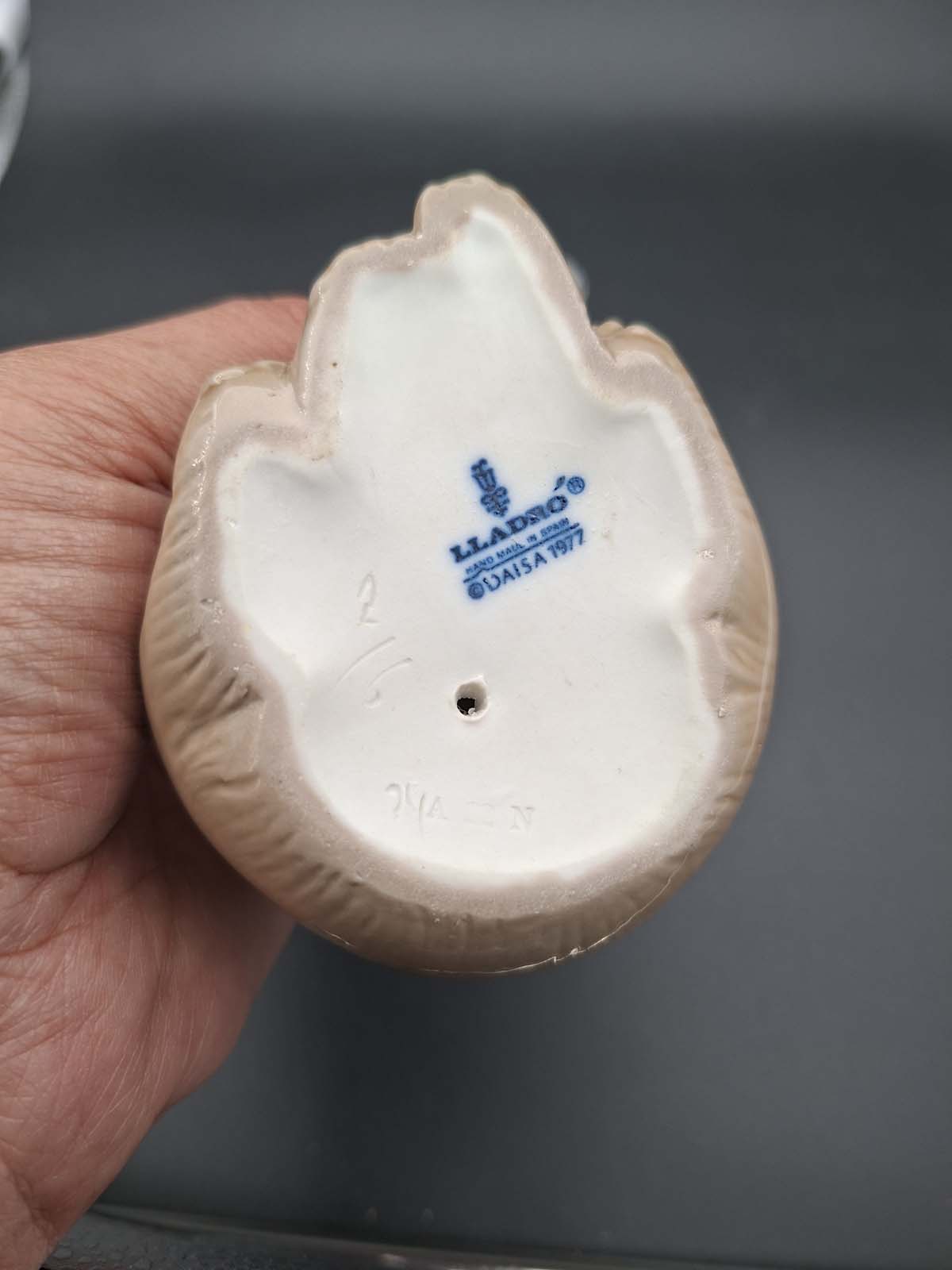 Lladro Bear Seated Polar Bear No. 1209 - Image 7