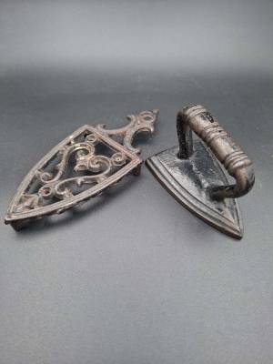 Cast Iron Miniature Sad Iron & Trivet