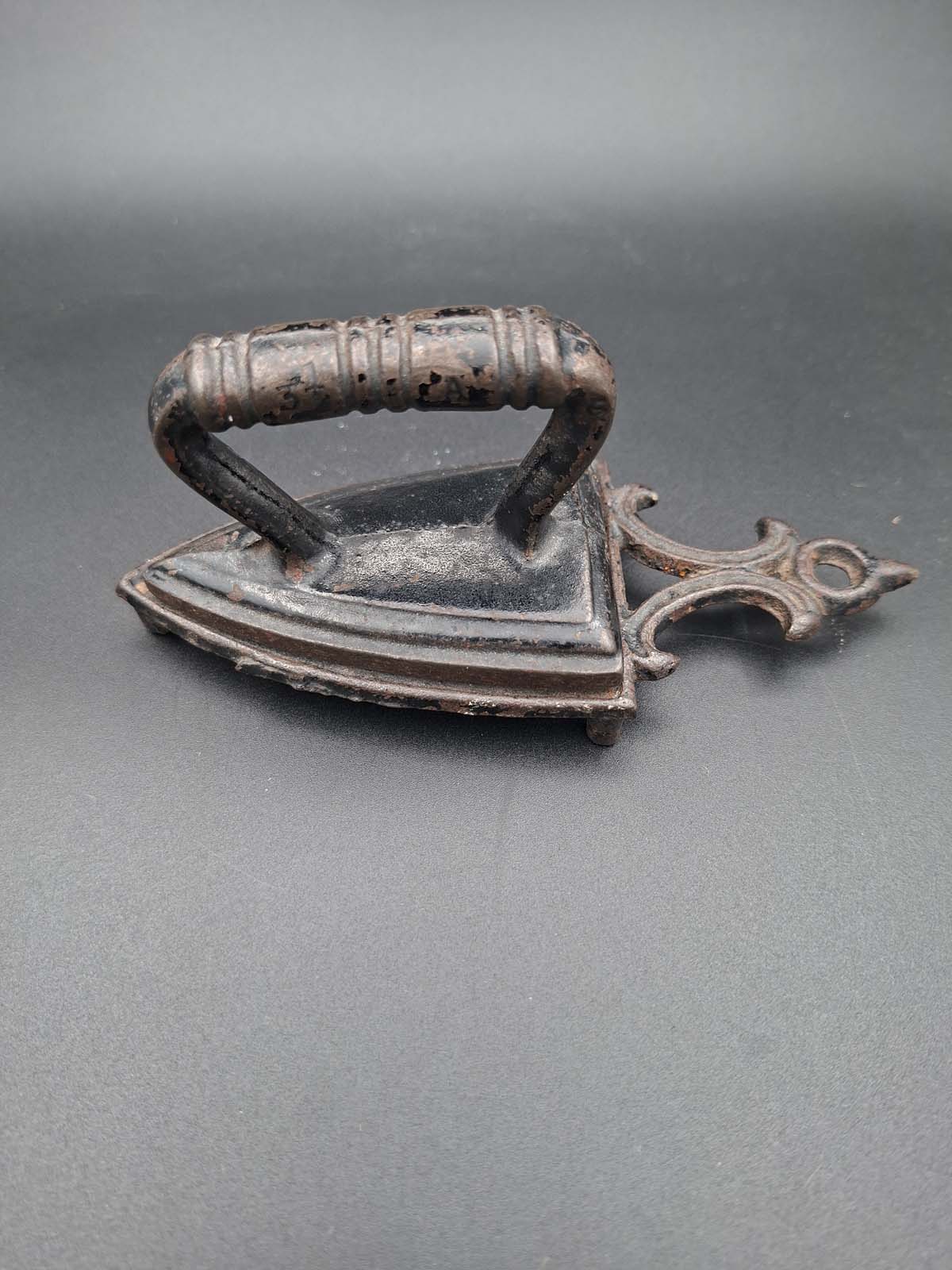 Cast Iron Miniature Sad Iron & Trivet - Image 9