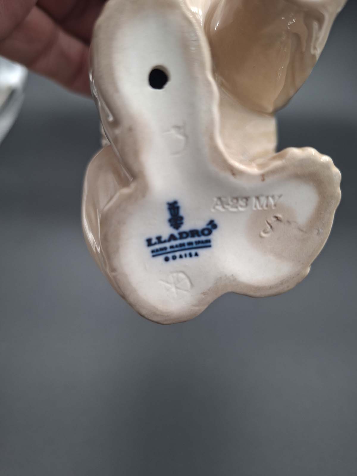 Lladro “Attentive Polar Bear” Brown No. 1207 - Image 6