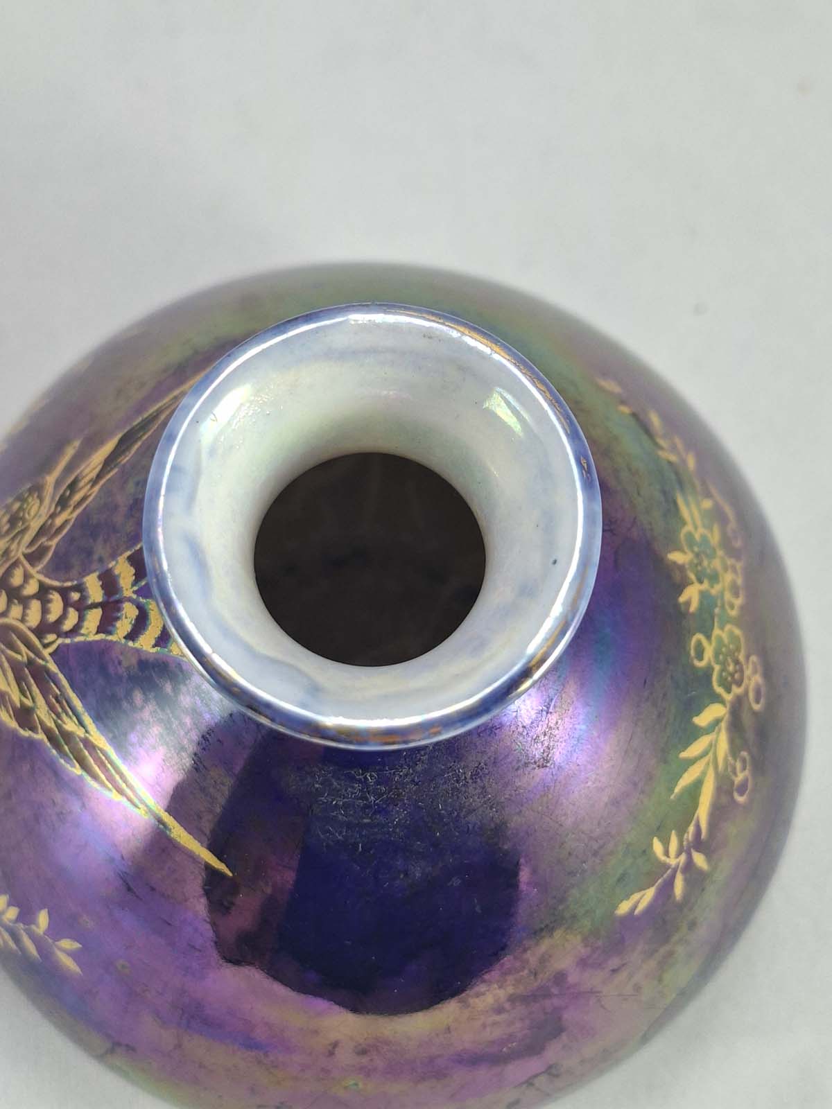 Fielding’s Devon Lustrine Vase - Image 6