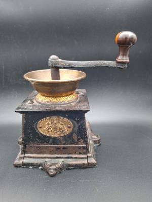 E Pugh & Co Wednesbury Cast Iron Coffee Grinder No. 2/0